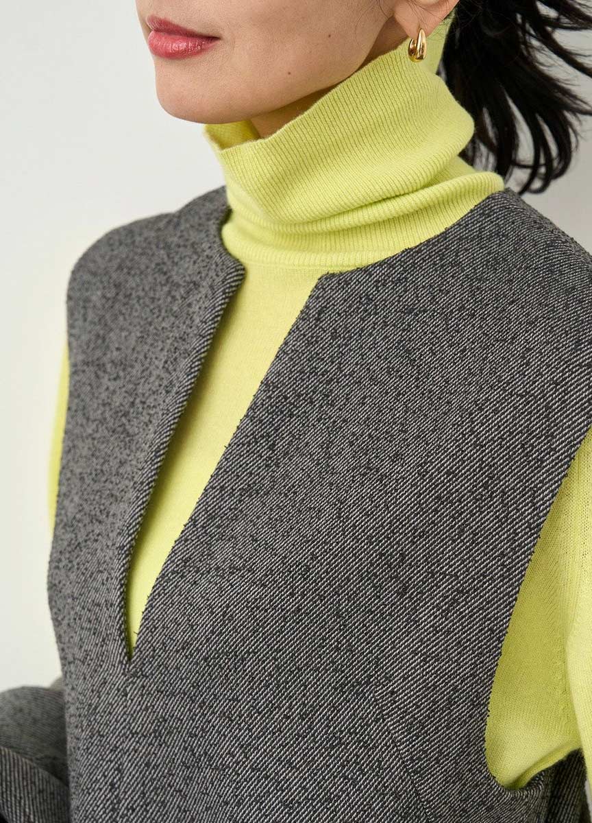 後釦飾高領針織上衣